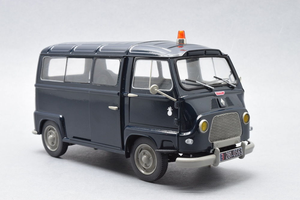 Heller 1/24 Renault Estafette Gendarmerie Gift Set Model Kit 56742