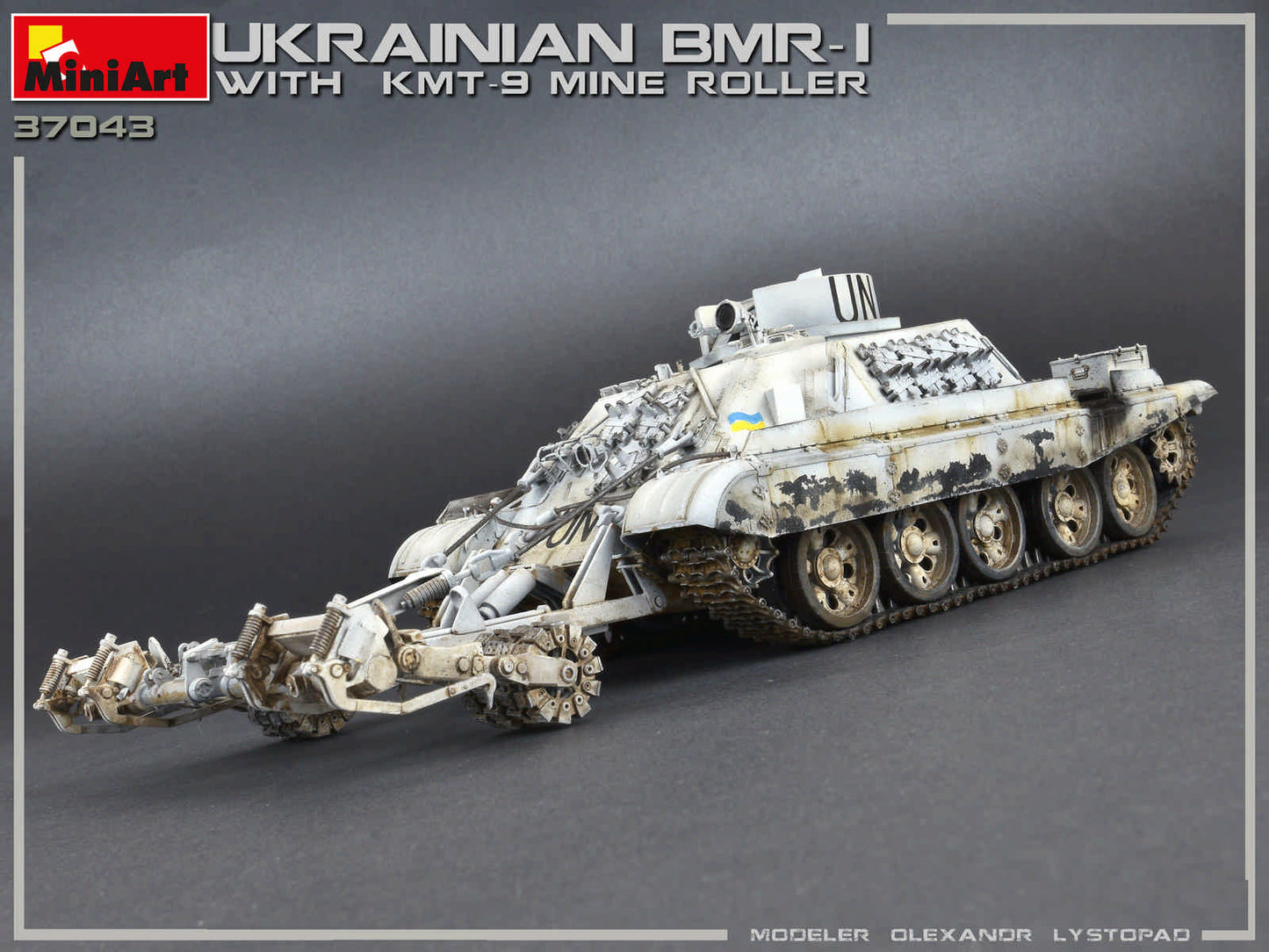 1/35 MiniArt - Ukranian BMR-1 w/KMT-9 37043