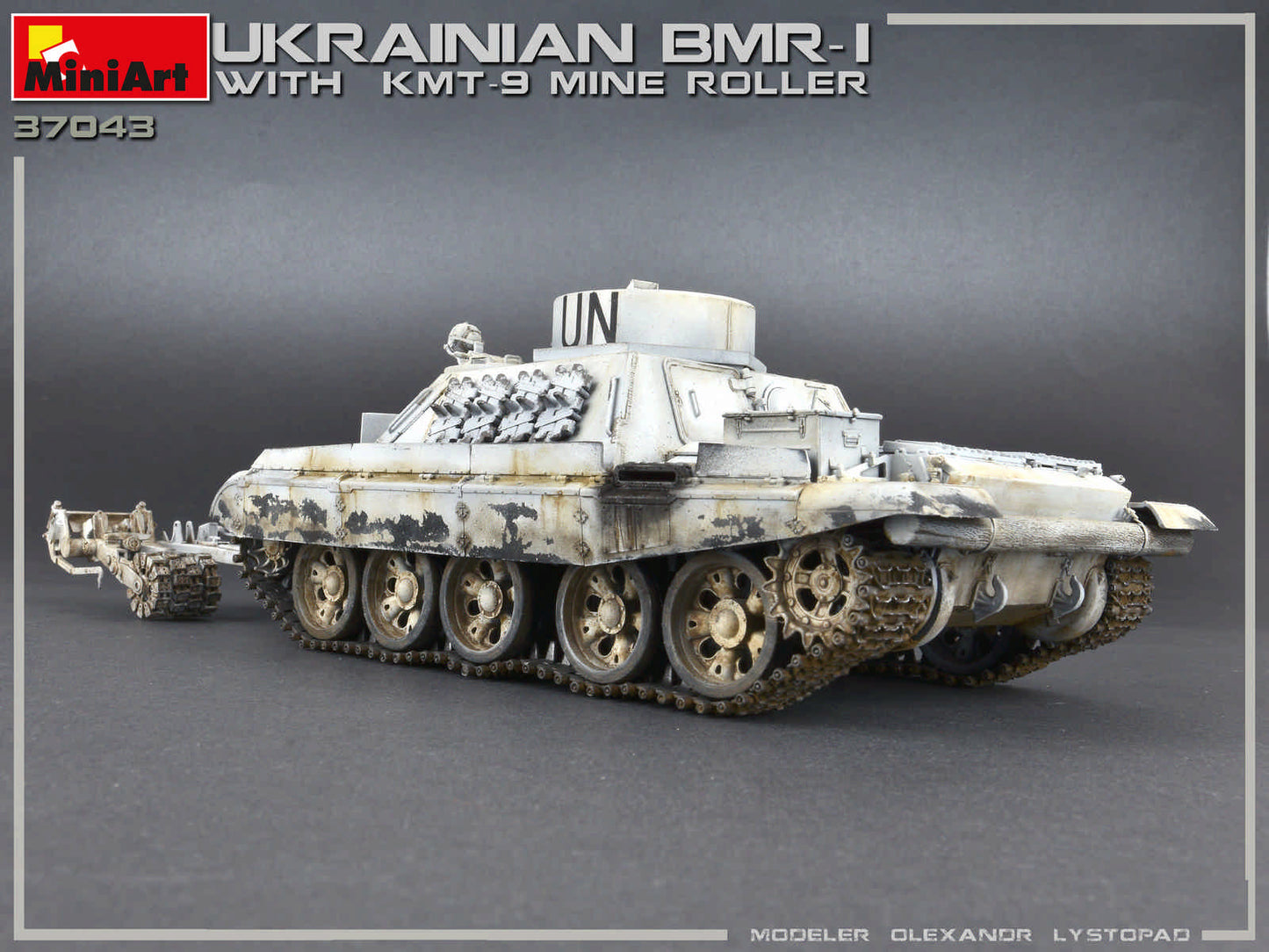 1/35 MiniArt - Ukranian BMR-1 w/KMT-9 37043