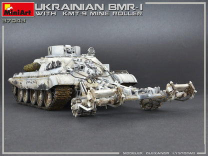 1/35 MiniArt - Ukranian BMR-1 w/KMT-9 37043