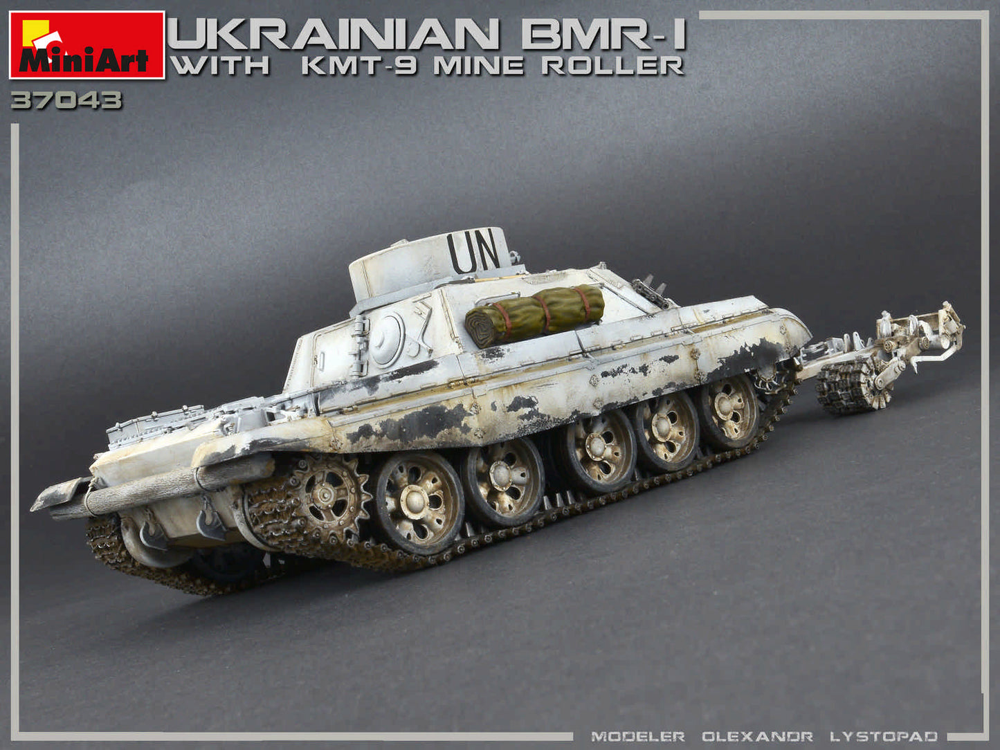 1/35 MiniArt - Ukranian BMR-1 w/KMT-9 37043
