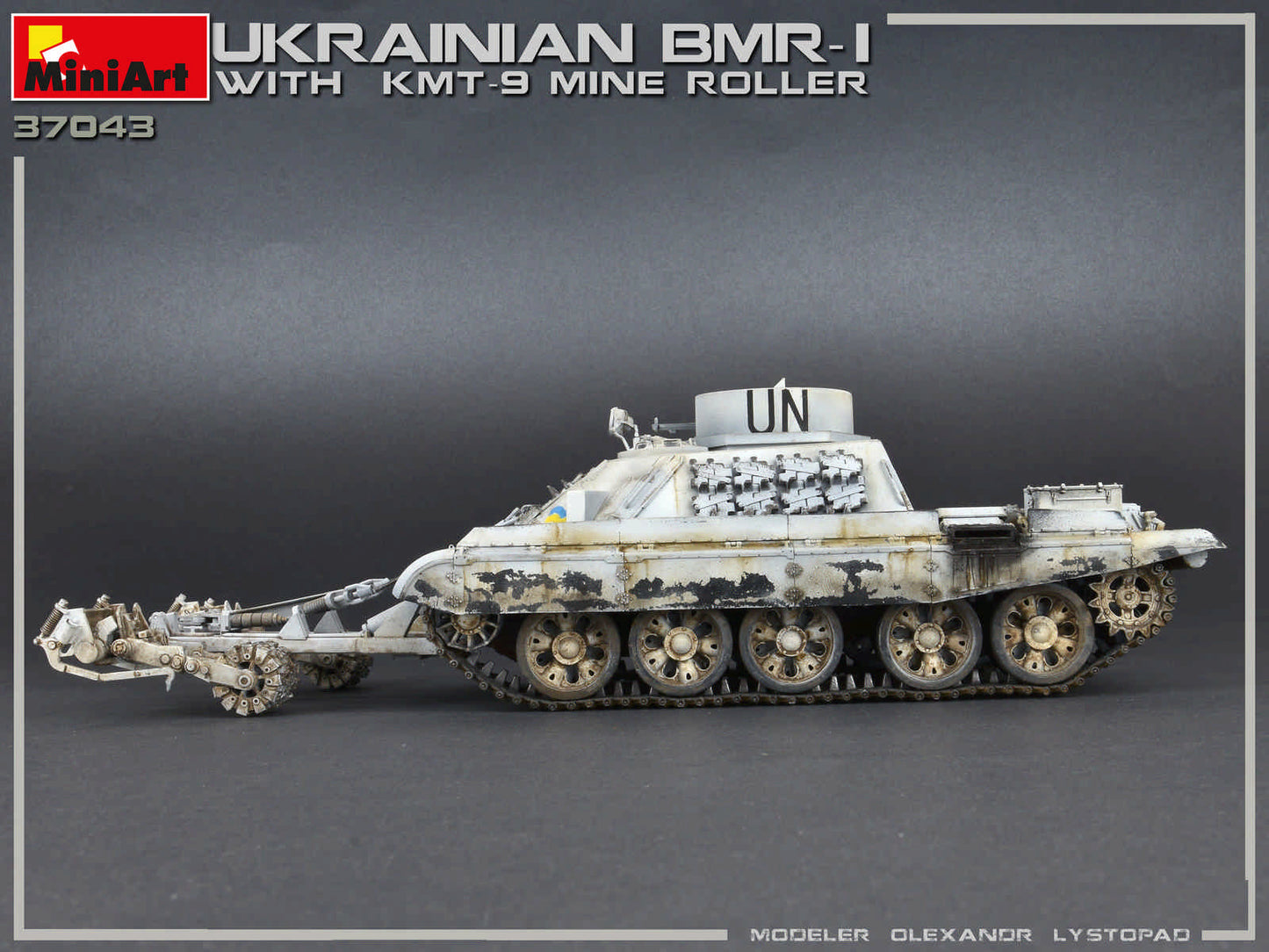 1/35 MiniArt - Ukranian BMR-1 w/KMT-9 37043