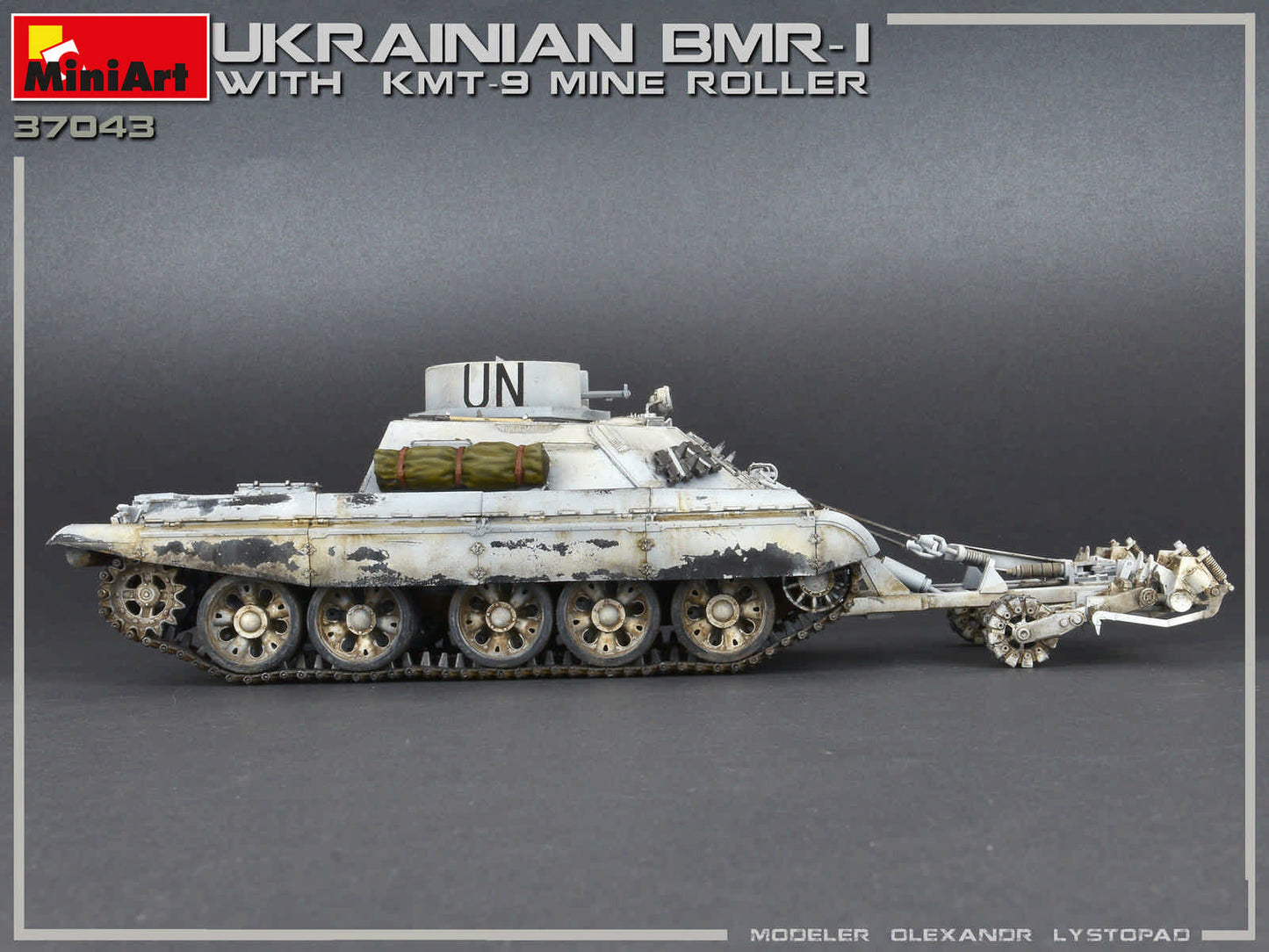 1/35 MiniArt - Ukranian BMR-1 w/KMT-9 37043