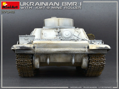 1/35 MiniArt - Ukranian BMR-1 w/KMT-9 37043