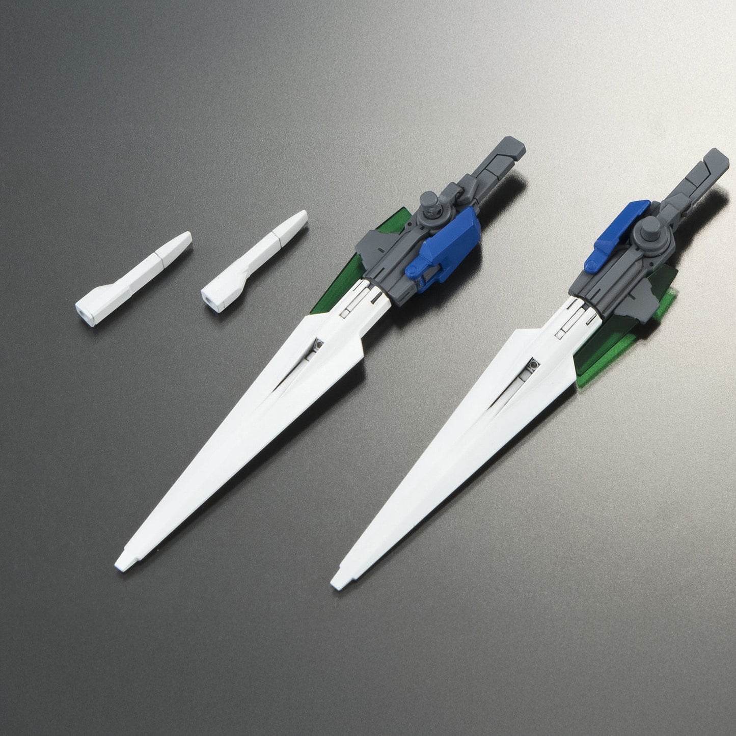 Bandai - MK67218 HG 1/144 Gundam 00 Diver - Riku's Mobile Suit - MK25728