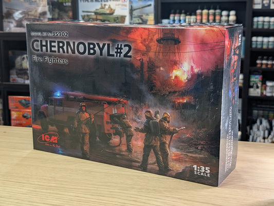 ICM Chornobyl Series - Chernobyl #2 Fire Fighters (AC-40-137A Fire Truck, 4 Figures & Diorama Base with Background) - ICM35902