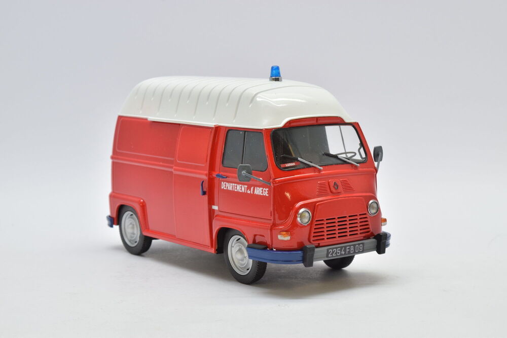 Heller 1/24 Renault Estafette Highroof Plastic Model Kit 80740