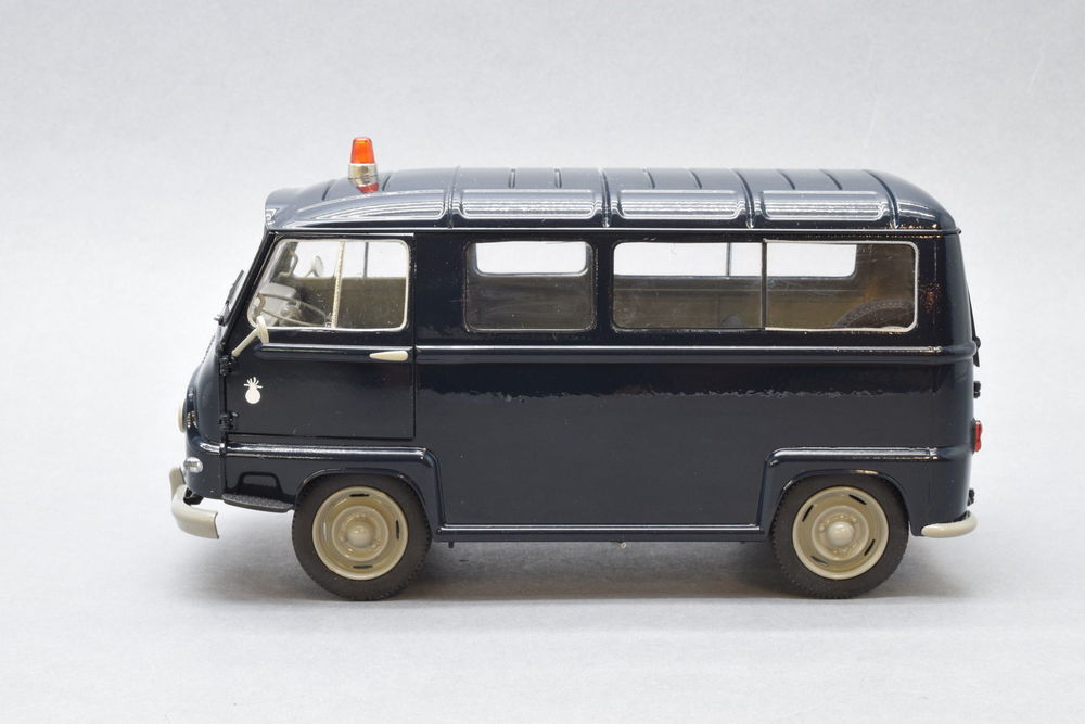 Heller 1/24 Renault Estafette Gendarmerie Gift Set Model Kit 56742
