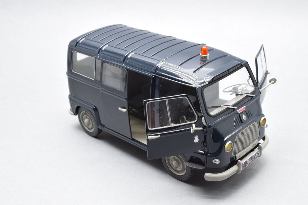 Heller 1/24 Renault Estafette Gendarmerie Gift Set Model Kit 56742