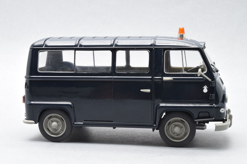 Heller 1/24 Renault Estafette Gendarmerie Gift Set Model Kit 56742
