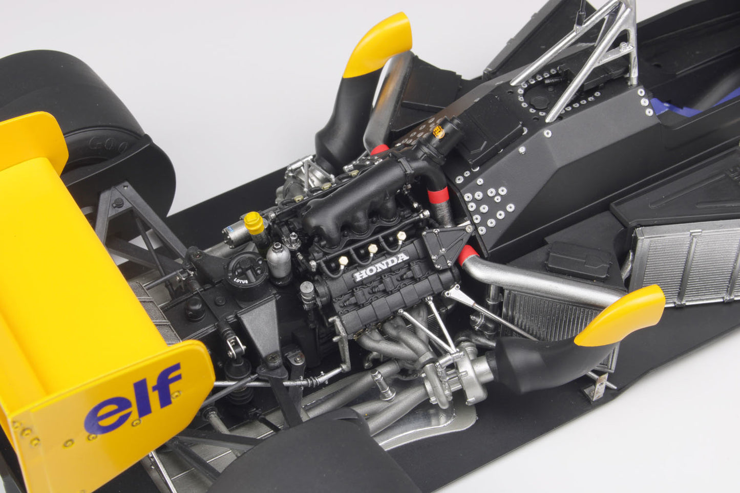 Beemax 1/12 Cars - Lotus 99T 1987 World Champions Monaco GPBX12001 - BX12001