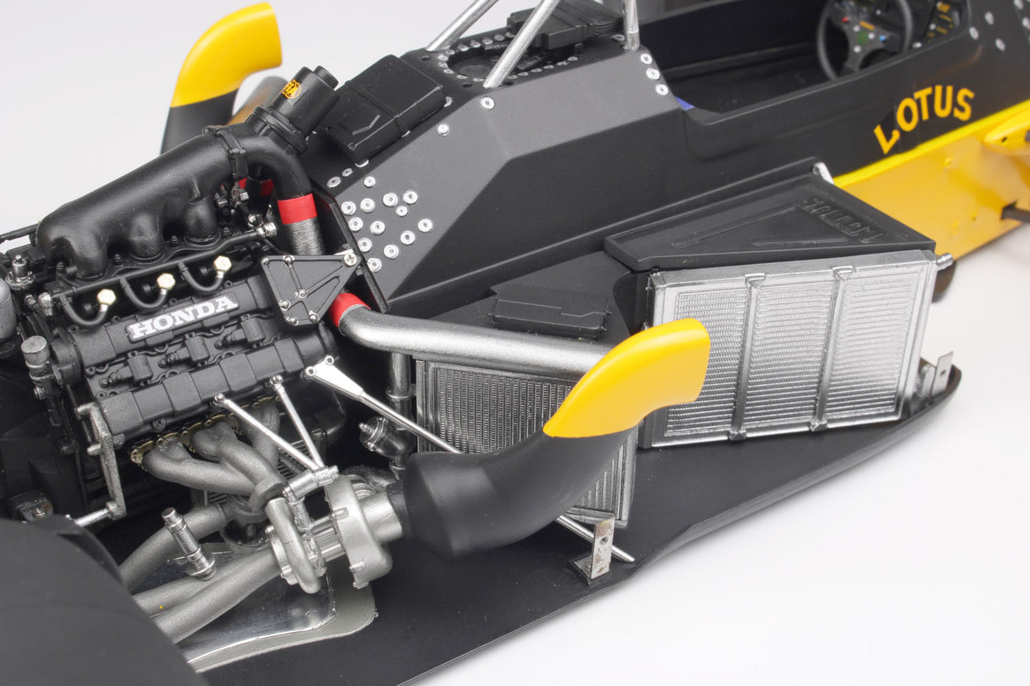 Beemax 1/12 Cars - Lotus 99T 1987 World Champions Monaco GPBX12001 - BX12001