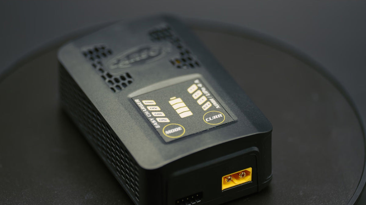 Carson Easy Charger NiMH LiPo 4A C606104 - angled view of display