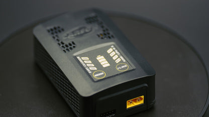 Carson Easy Charger NiMH LiPo 4A C606104 - angled view of display