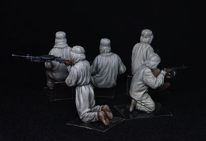 MiniArt 1/35 Military - Soviet Assault Infantry (Winter Cloaks) - 35226