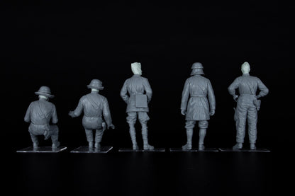 MiniArt 1/35 Military - Italian Tank Crew with Resin Heads - 35500