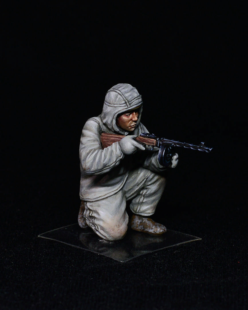 MiniArt 1/35 Military - Soviet Assault Infantry (Winter Cloaks) - 35226