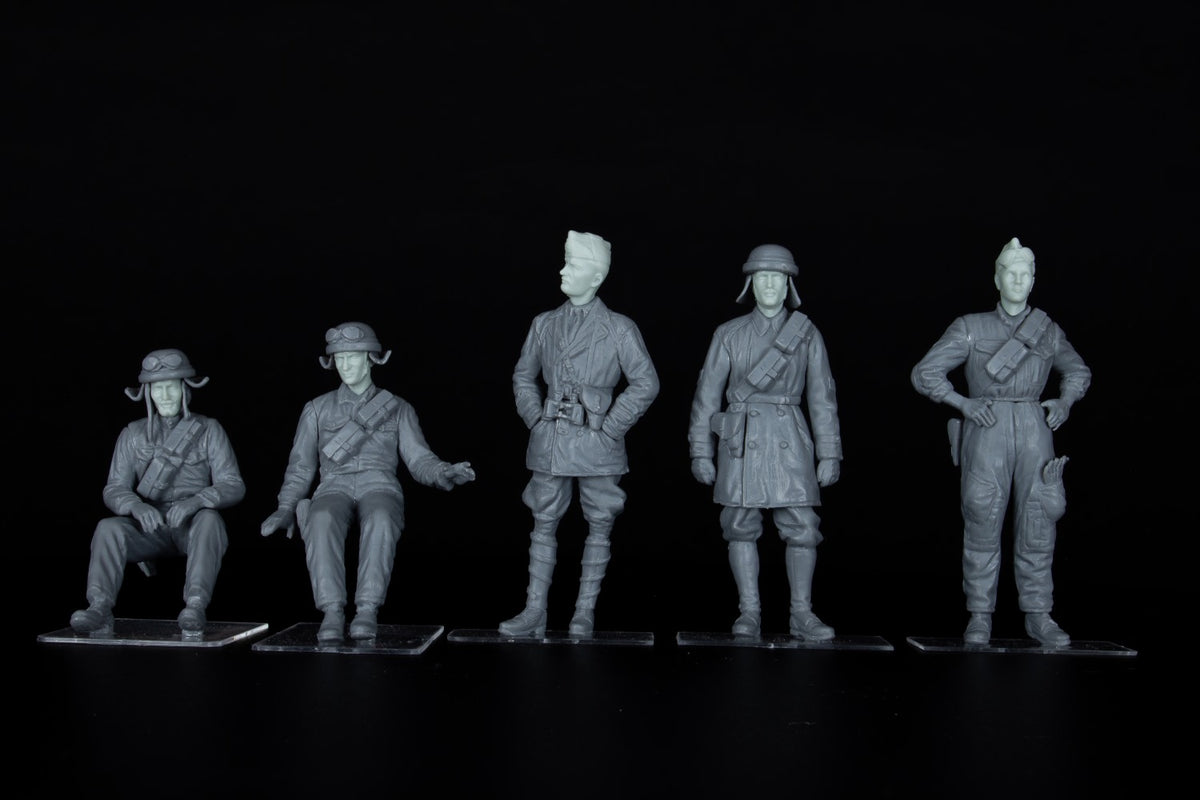 MiniArt 1/35 Military - Italian Tank Crew with Resin Heads - 35500