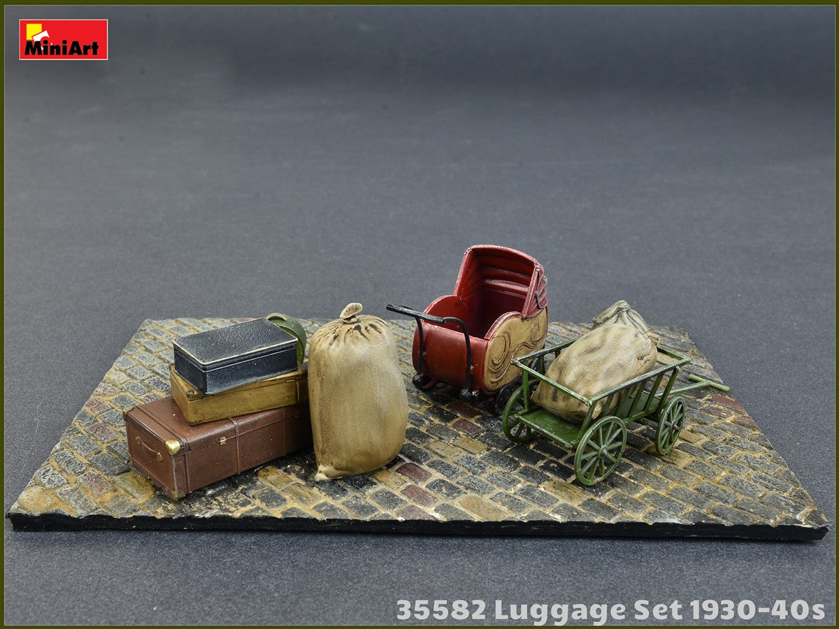 MiniArt 1/35 Military - Luggage Set 1930-40s - 35582