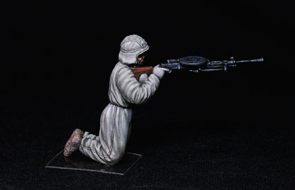 MiniArt 1/35 Military - Soviet Assault Infantry (Winter Cloaks) - 35226