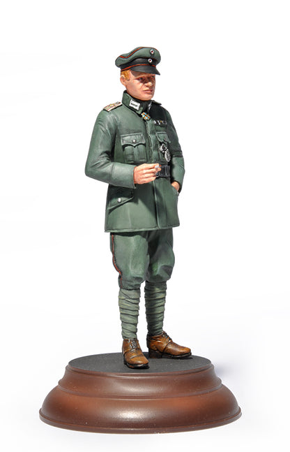 MiniArt 1/16 Figures & Miniatures - Ernst Udet. WWI Flying Ace - 16030