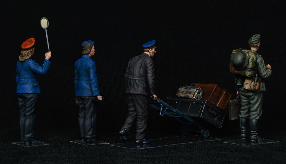 MiniArt 1/35 Military - German Train Station Staff 1930-40's - 38010