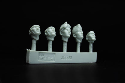 MiniArt 1/35 Military - Italian Tank Crew with Resin Heads - 35500
