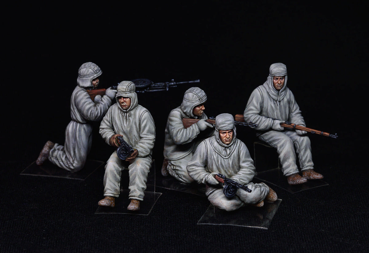 MiniArt 1/35 Military - Soviet Assault Infantry (Winter Cloaks) - 35226