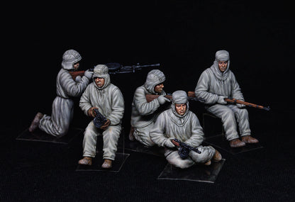 MiniArt 1/35 Military - Soviet Assault Infantry (Winter Cloaks) - 35226