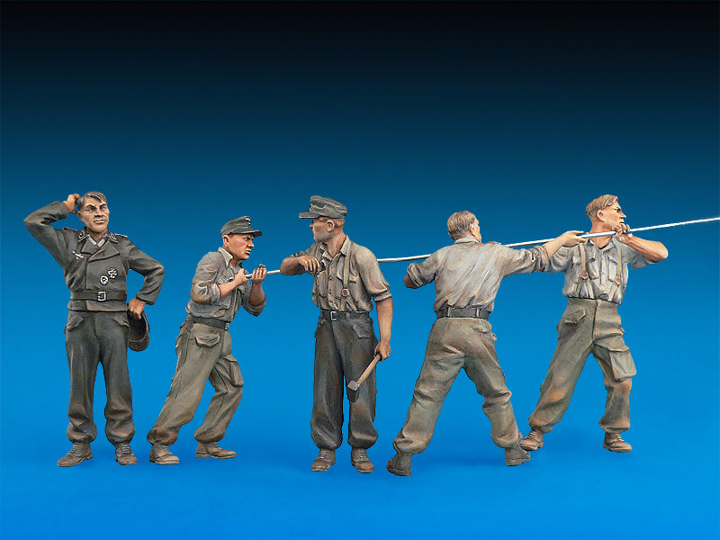MiniArt 1/35 Military - German Tank Crew at Work (Spec Edt) - 35285