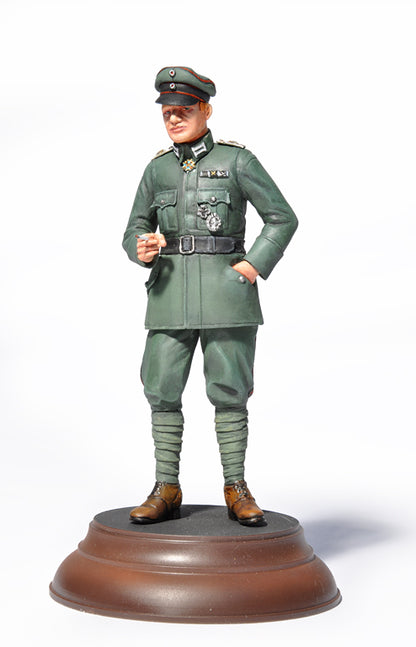 MiniArt 1/16 Figures & Miniatures - Ernst Udet. WWI Flying Ace - 16030