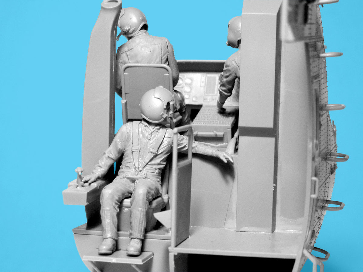 ICM S-64 Helicopter Crew 3 Figures ICM53103 – painted figures rear view