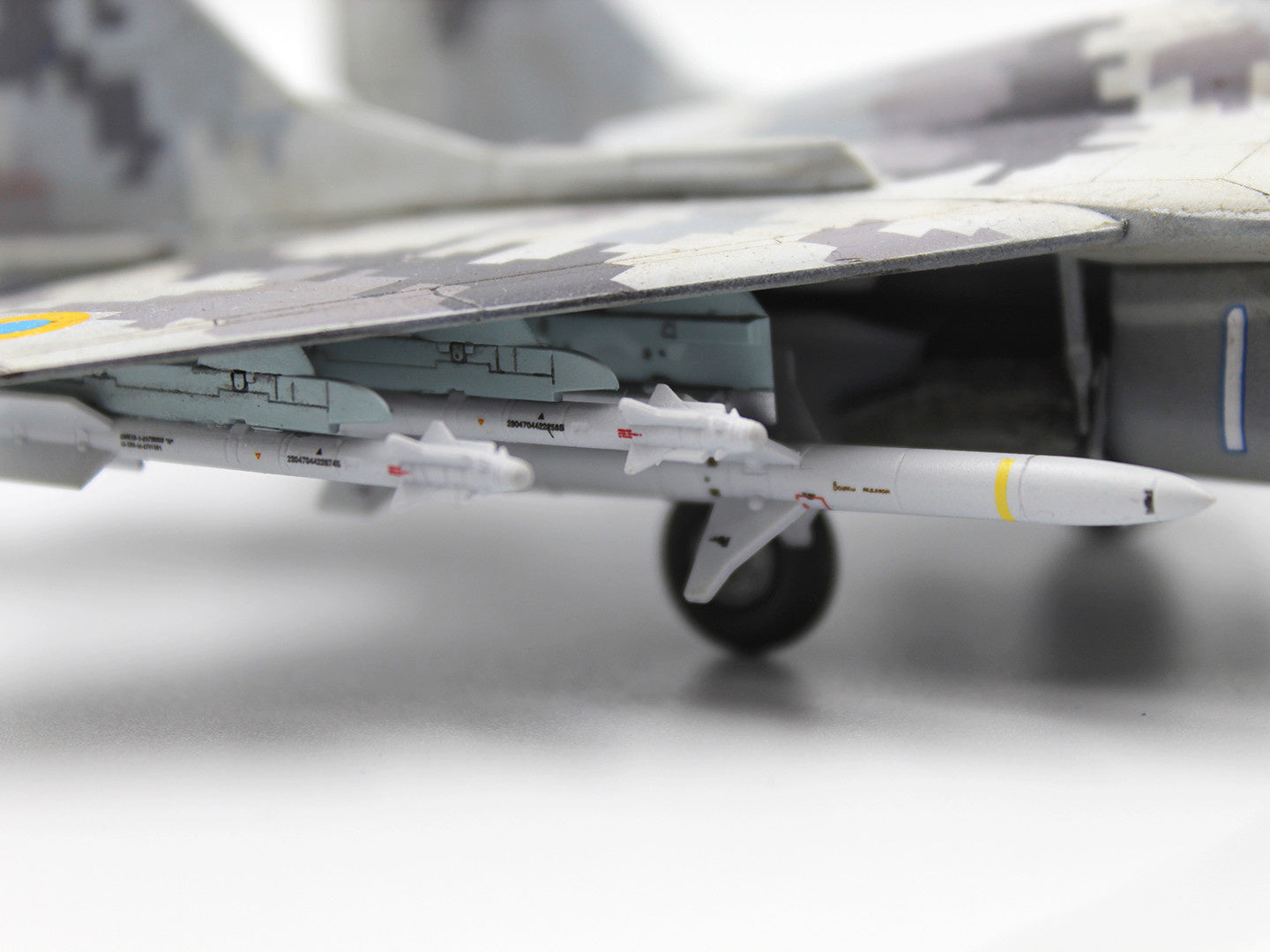 ICM72143