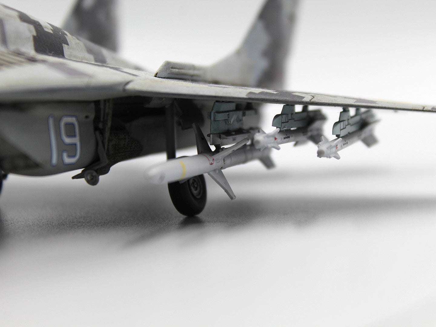 ICM72143