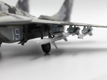 ICM72143