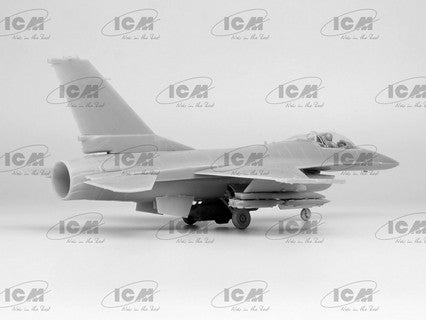ICM F-16AM with GBU-39 Bombs Ukrainian Air Force - ICM72146 image 5