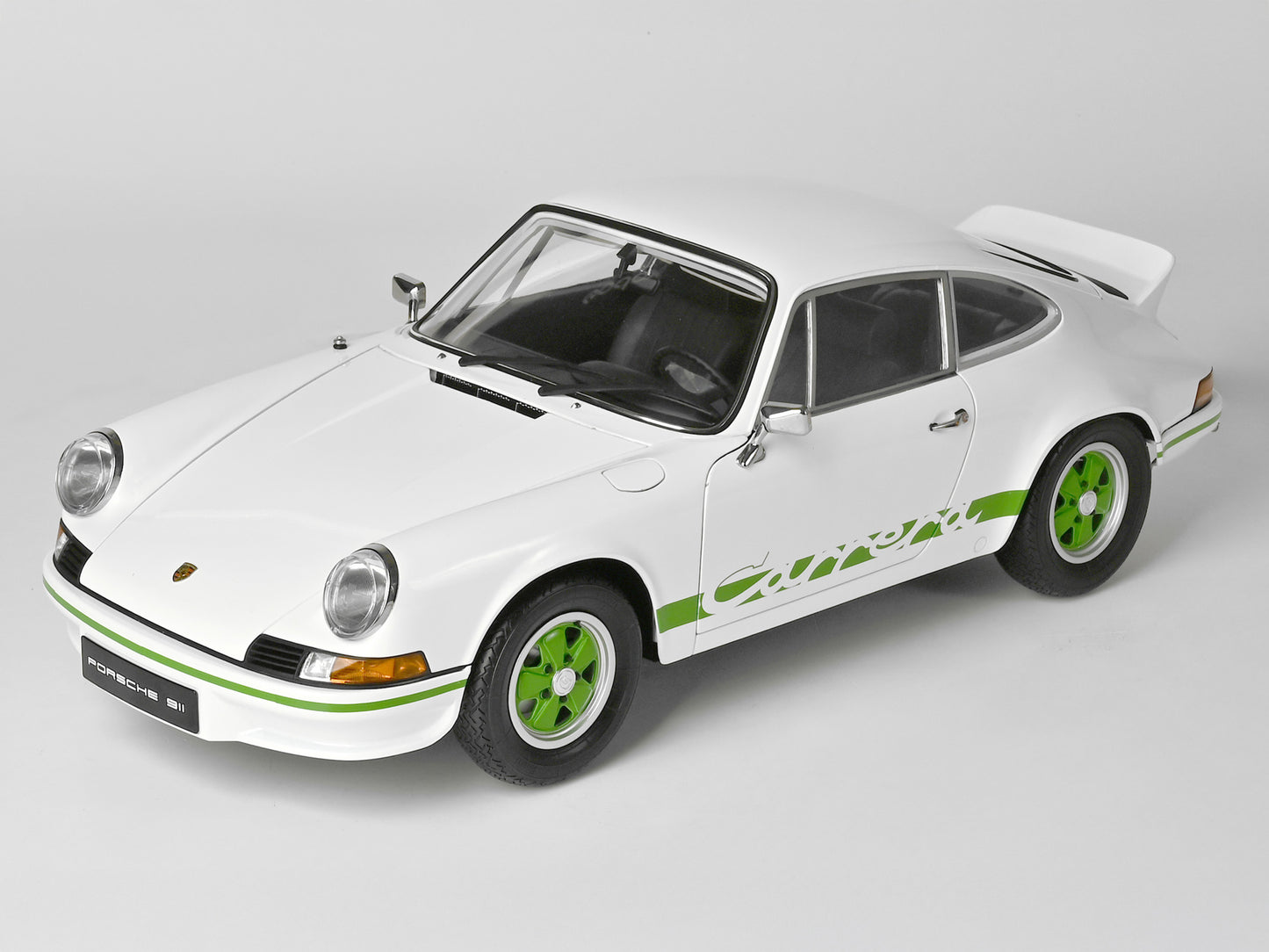 IXO Collections - White Porsche 911 Carsrera RS 2.7 1/8 Scale Metal & Plastic Kit - IXC911FKW