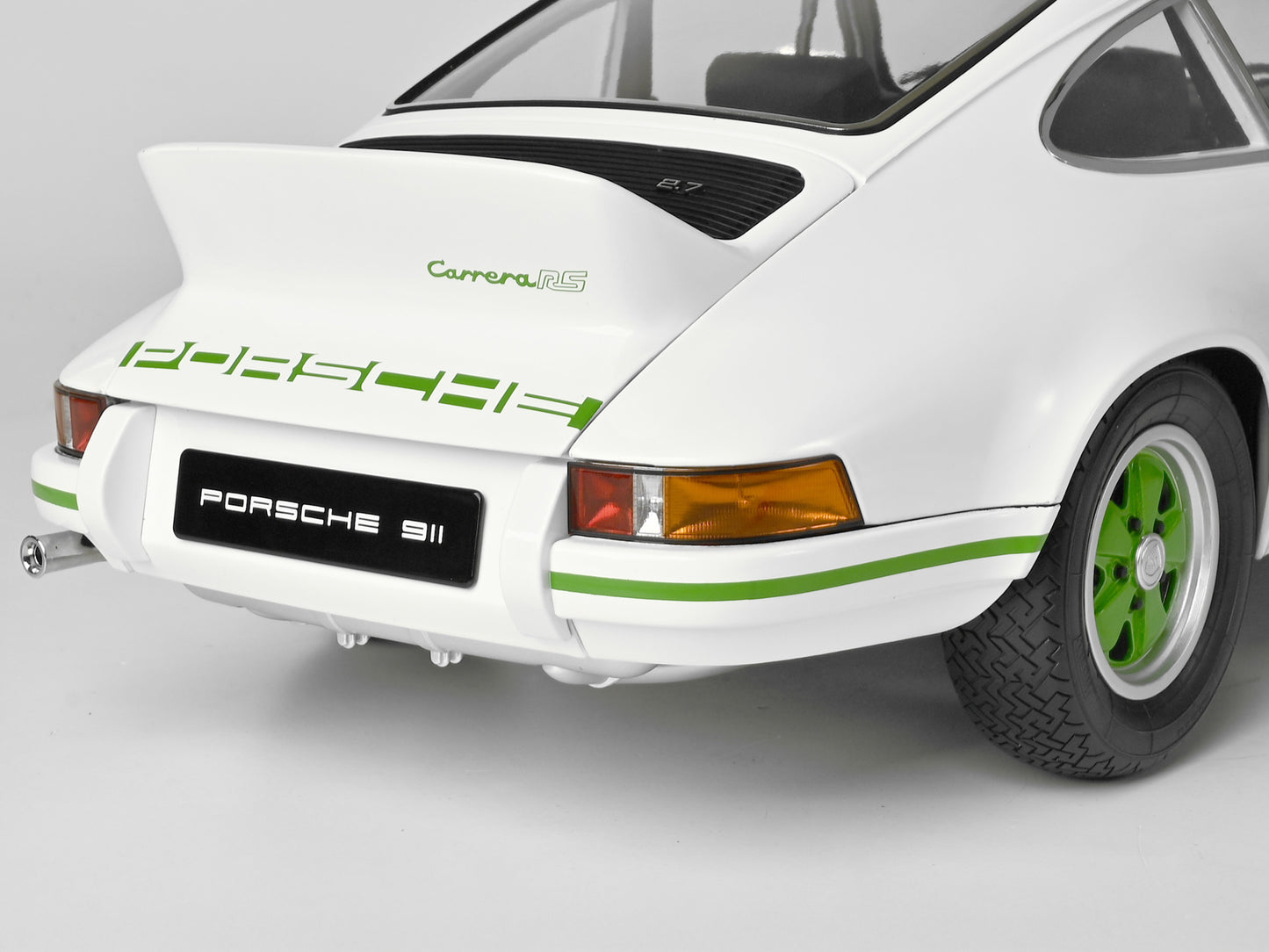 IXO Collections - White Porsche 911 Carsrera RS 2.7 1/8 Scale Metal & Plastic Kit - IXC911FKW