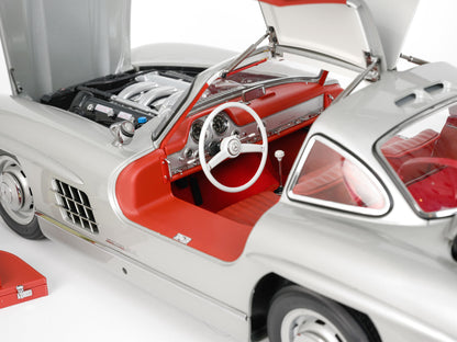 IXO Collections - Mercedes 300 SL Silver 1/8 Scale Metal & Plastic Kit - IXCMBCFK