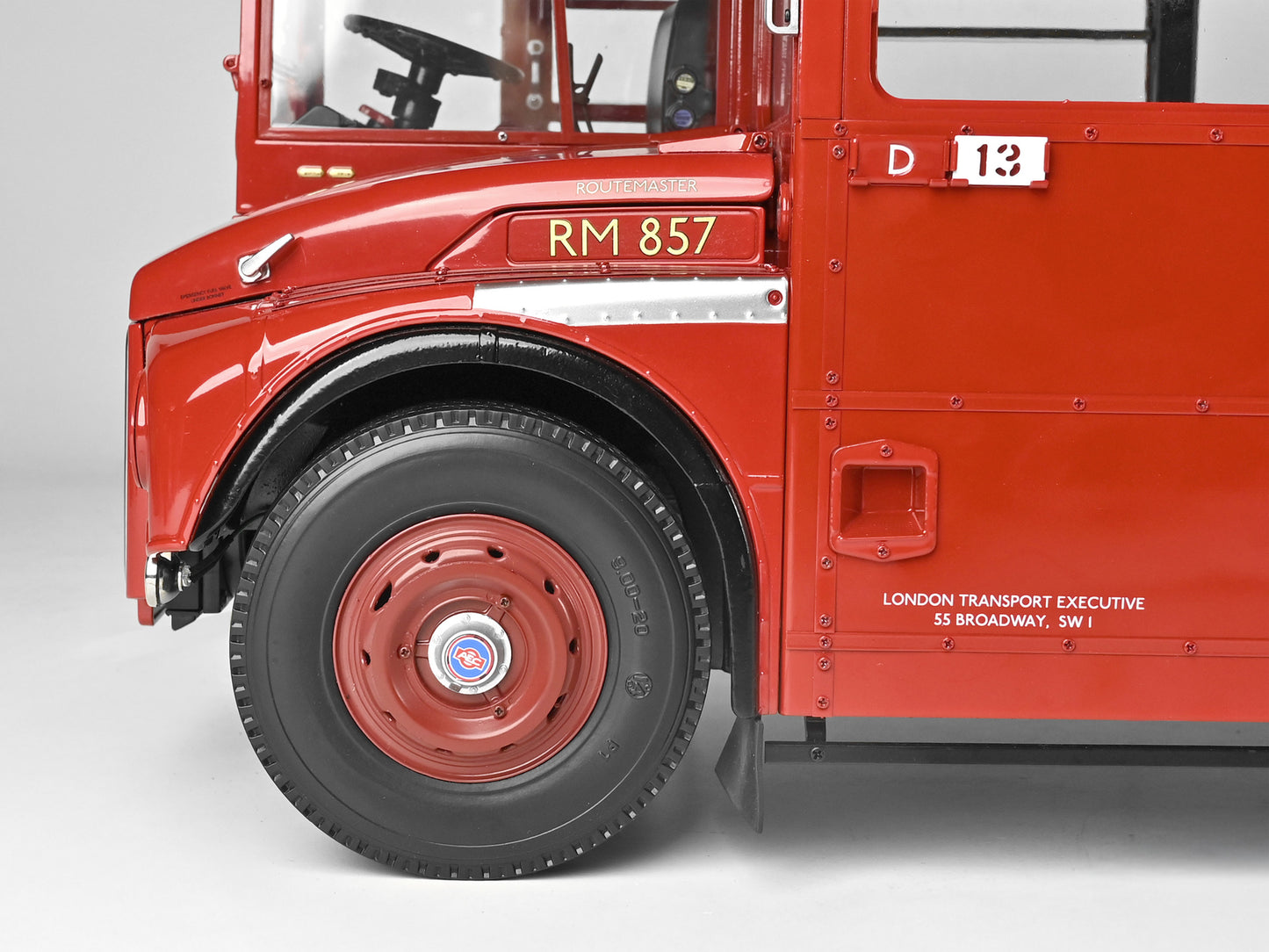 IXO Collections - Routemaster Bus (1961) 1/12 Scale Metal & Plastic Kit - IXCRTMFK