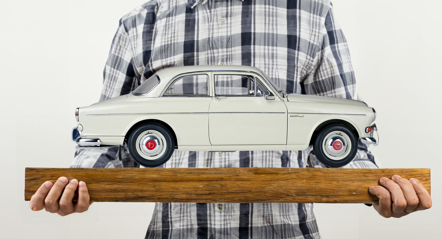 IXO Collections - Volvo S122 Amazon 1/8 Scale Metal & Plastic Kit - IXCVOLFK