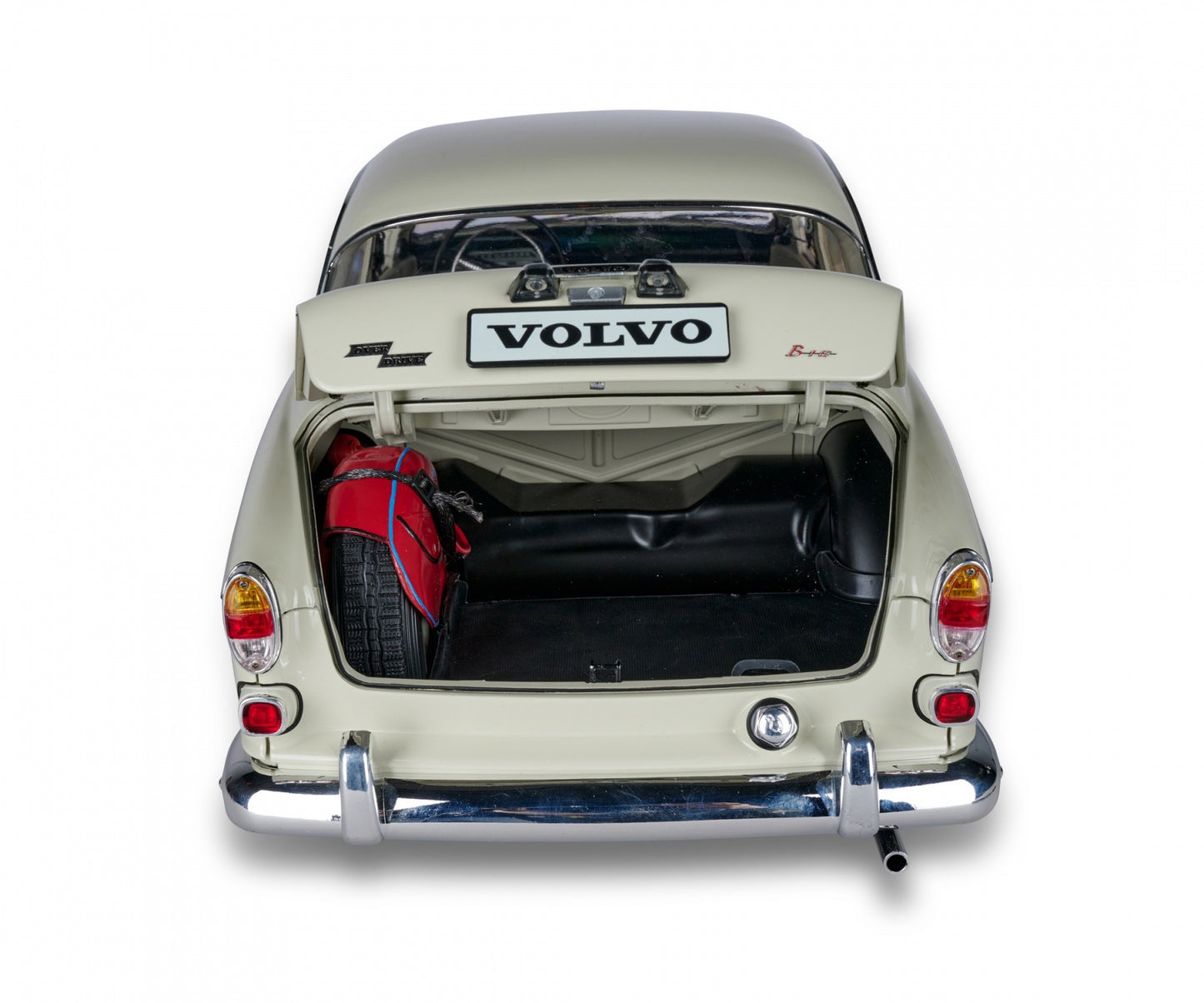 IXO Collections - Volvo S122 Amazon 1/8 Scale Metal & Plastic Kit - IXCVOLFK
