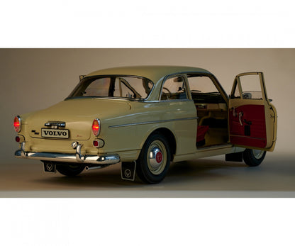 IXO Collections - Volvo S122 Amazon 1/8 Scale Metal & Plastic Kit - IXCVOLFK