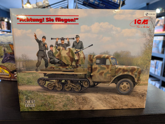 1/35 ICM - "Achtung! Sie fliegen!" Sd.Kfz.3b w/ 2 cm Flak 38 + 4 Crew Figures 35407