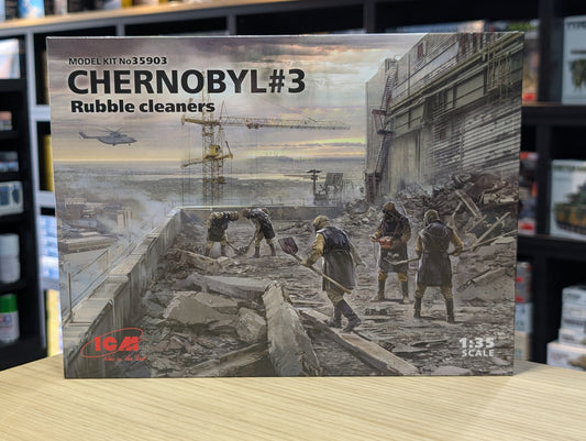 ICM Chornobyl Series - Chernobyl #3 Rubble Cleaners (5 Figures) - ICM35903
