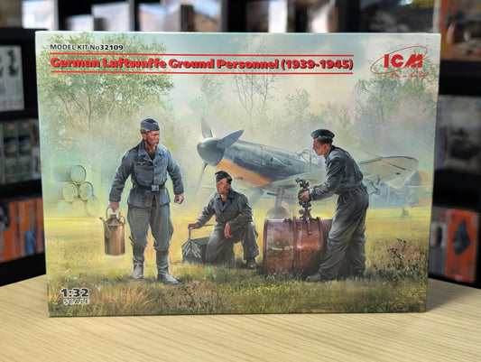 ICM Figures 1:32 - German Luftwaffe Ground Personnel (1939-1945) 3 Figures - ICM32109