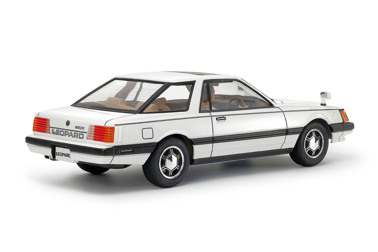 Tamiya 1/24 Nissan Leopard Hardtop 280X SF-L 24378 -- detail 3