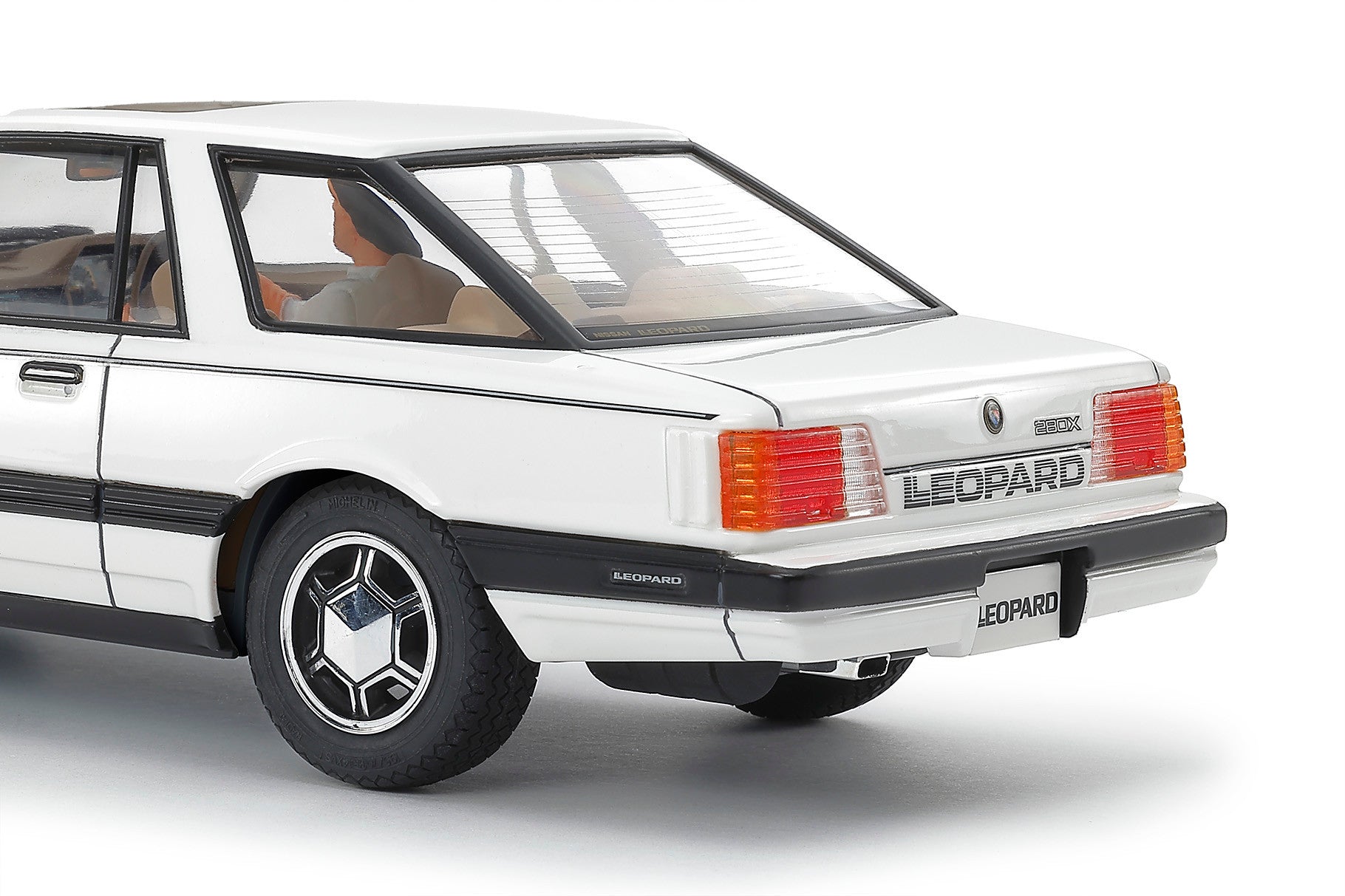 Tamiya 1/24 Nissan Leopard Hardtop 280X SF-L 24378 -- detail 6