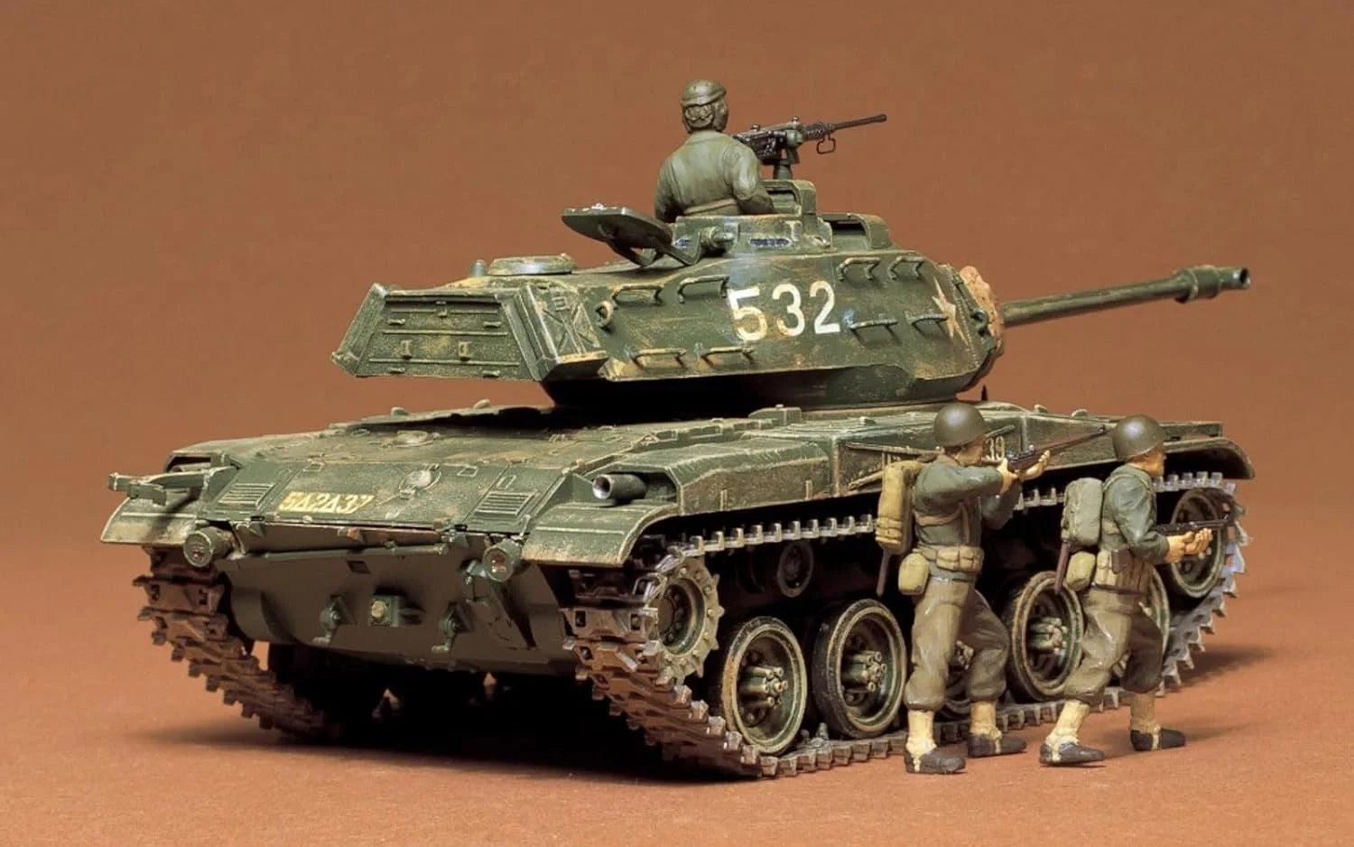 Tamiya U.S. M41 Walker Bulldog 1/35 Scale Model Kit (35055)