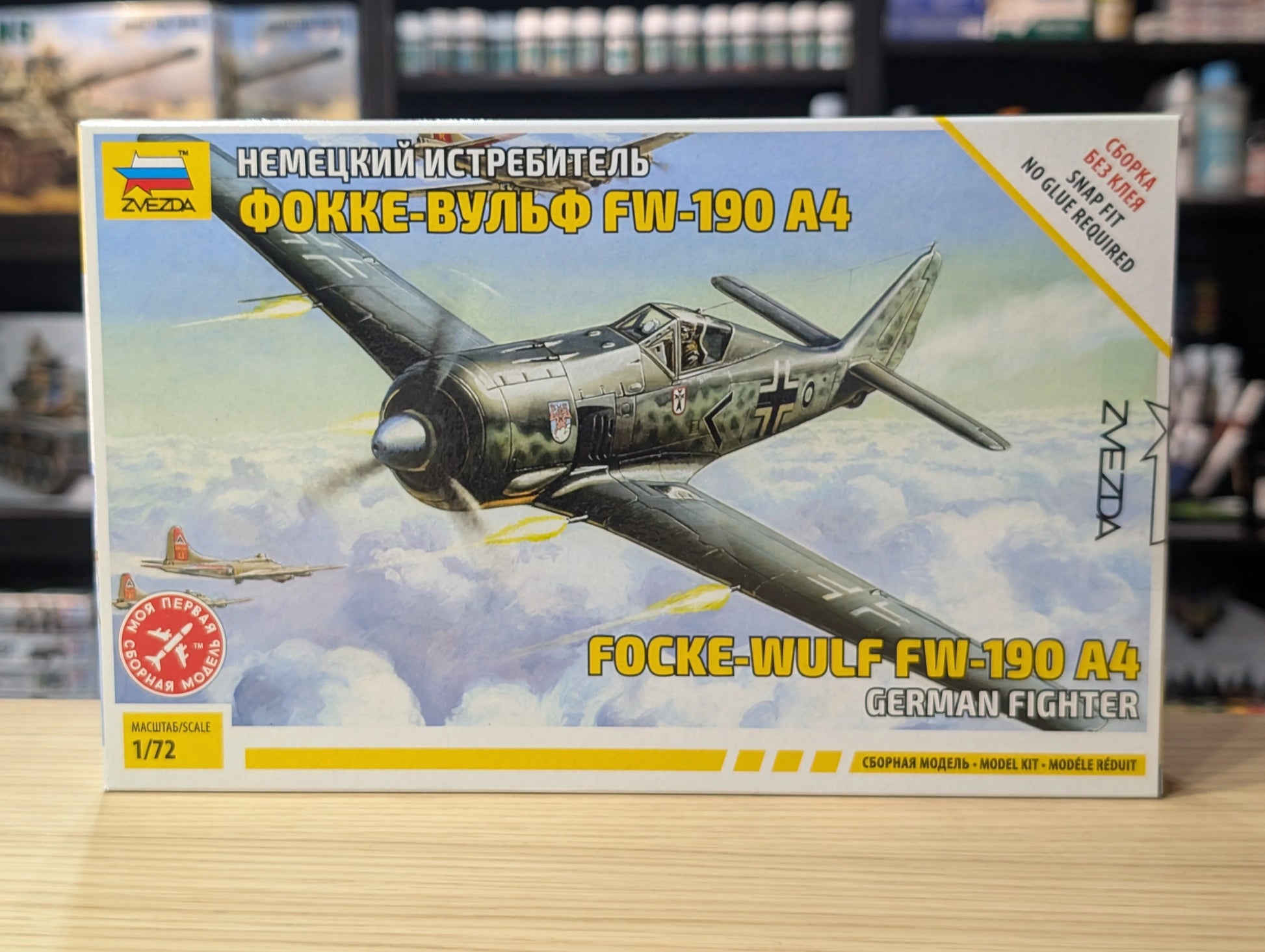 Zvezda 1/72 scale Focke-Wulf 190 A-4 model kit Z7304